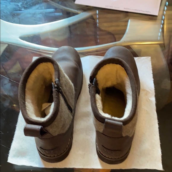 UGG Women’s 2 Tone All Weather Mini Boot - Picture 2 of 2